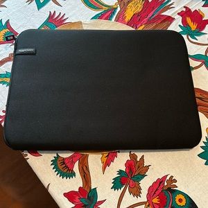 Amazon basics laptop sleeve 15 inch
